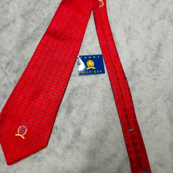 Red Patterned Tie By Tommy Hilfiger NWT - Picture 4 of 5